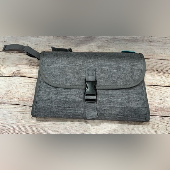 Kopi Baby Portable Diaper Changing Pad carrying case, gray water resistant - Picture 6 of 10